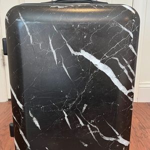 Calpak Astral 22" Rolling Spinner Carry-on